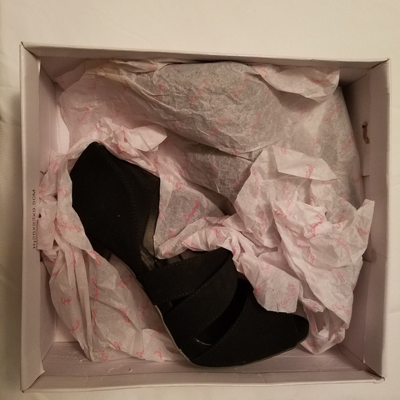 Qupid size 6 black heels (New) - Picture 4 of 6